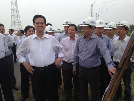 Cục trưởng Nguyễn Nhật tham gia Đoàn công tác của Thủ tướng Nguyễn Tấn Dũng thị sát Dự án luồng cho tàu biển trọng tải lớn vào Sông Hậu (03/01/2014)